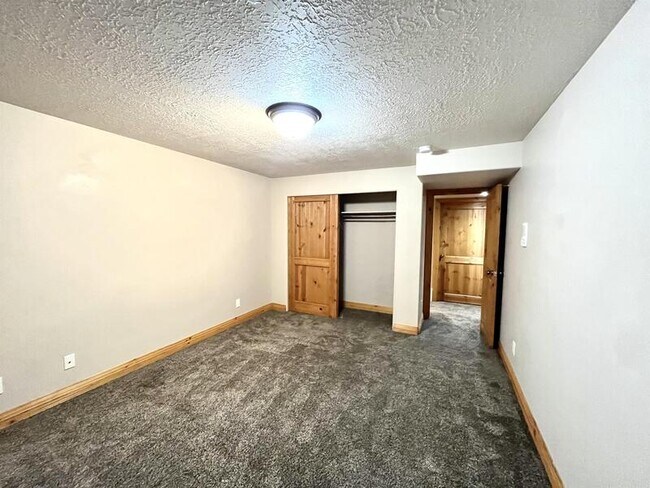 Building Photo - 6363 Murray Bluffs Dr
