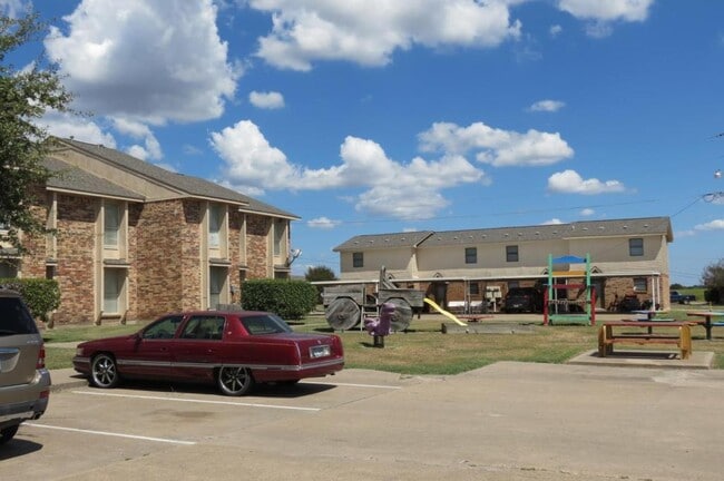 Building Photo - 735 Oak Hill Dr