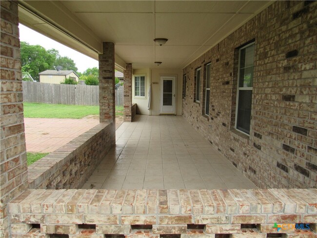 Building Photo - 1910 Schorn Dr