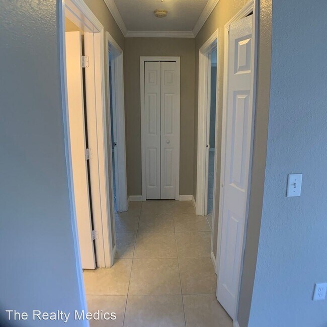 Building Photo - 3 br, 2 bath House - 1111 Tivoli Dr