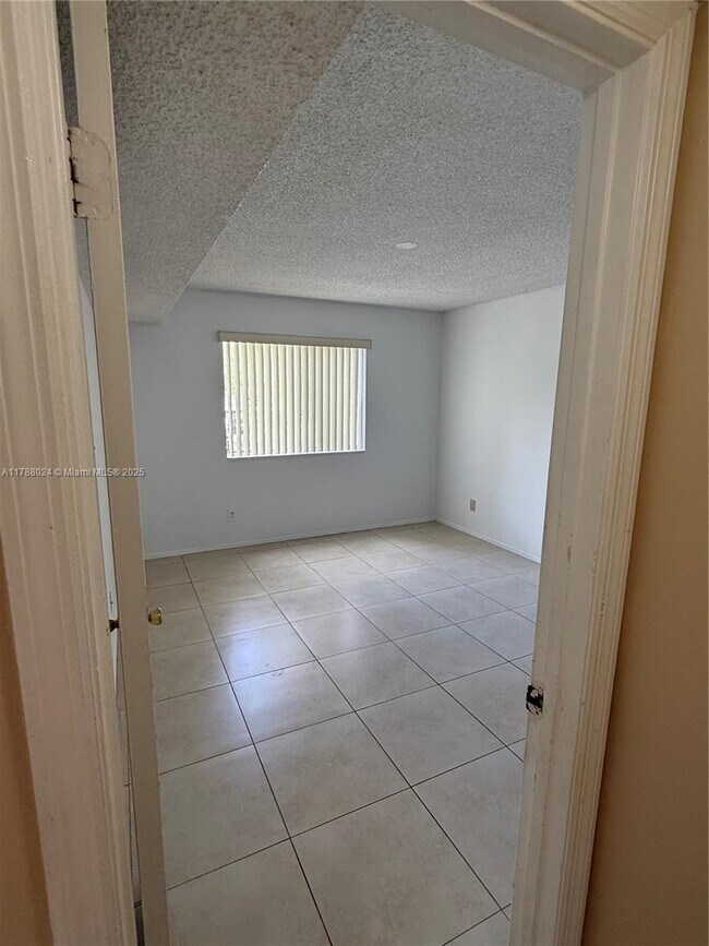 Building Photo - 10521 SW 158th Ct