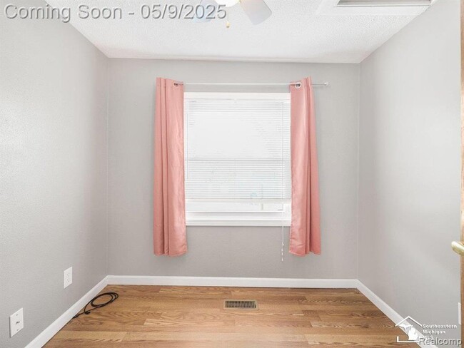 Building Photo - 3362 5th St