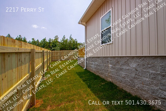 Building Photo - 2217 Perry St