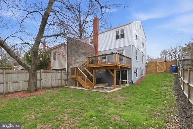 Building Photo - 2306 Riverview Terrace