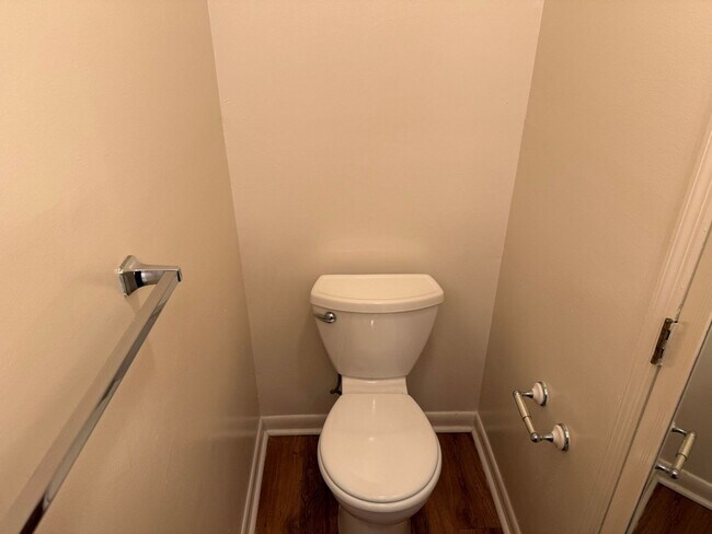 Building Photo - 1105 W Parkway Ave