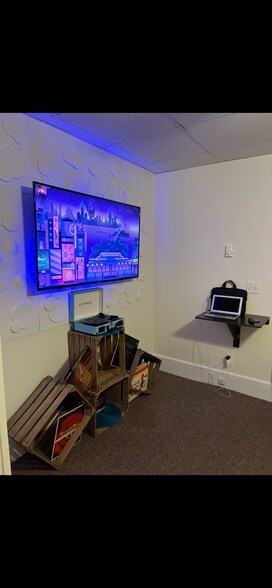 Building Photo - 48 Main W St