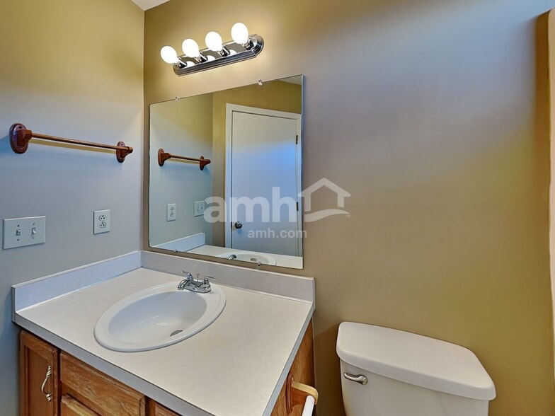 Building Photo - 2011 Lassiter Dr