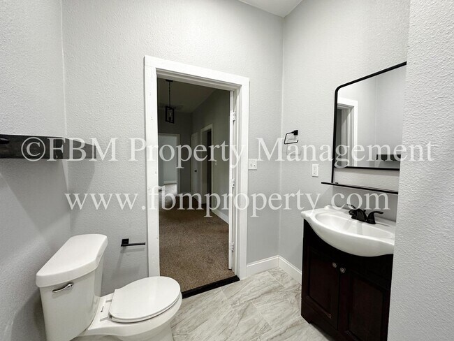 Building Photo - 518 N 26th St