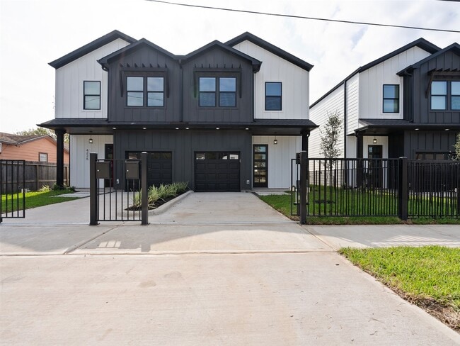 Primary Photo - 4226 Sterling St