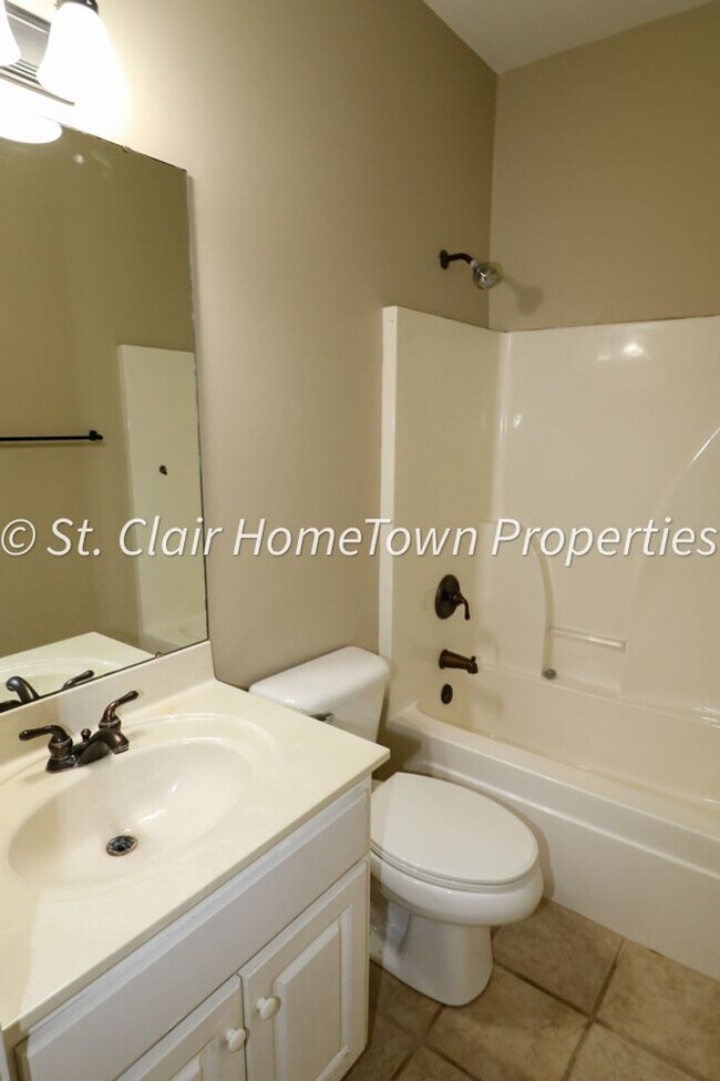Building Photo - GREAT RENTAL IN FOX HOLLOW SUBDIVISION!