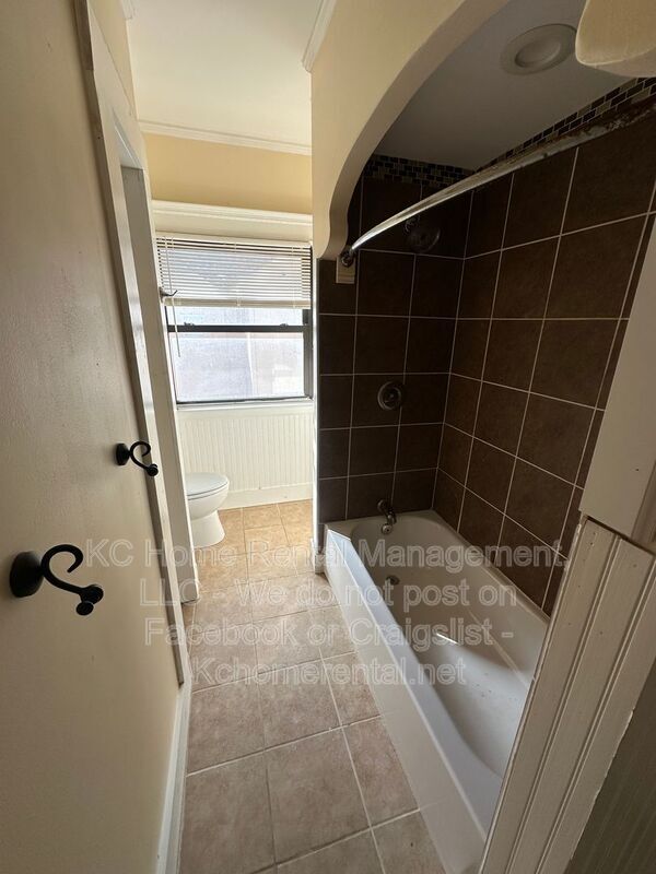 Building Photo - 2826 Harrison St