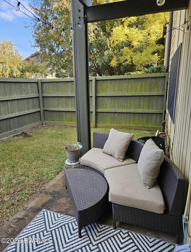 Building Photo - 220 Doucet Rd