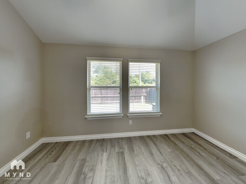 Building Photo - 1007 Merlin Dr
