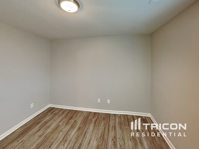 Building Photo - 1447 Bromwich Dr