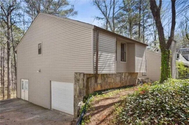 Building Photo - 9916 Scarlet Oak Dr