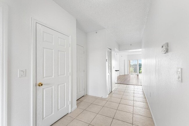 Building Photo - 2100 Greenview Shores Blvd