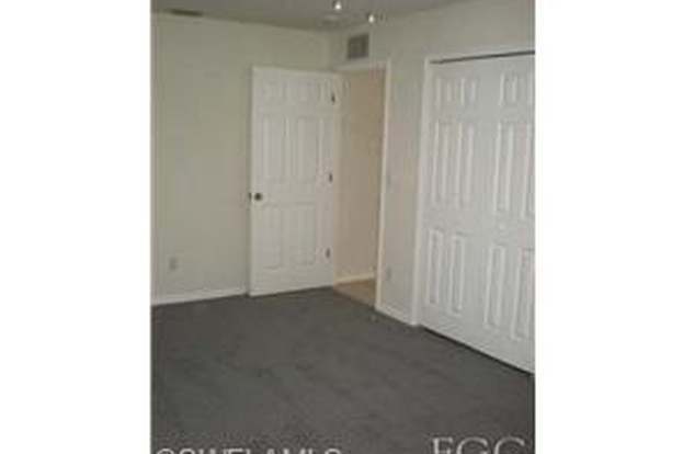 Building Photo - 703 NE 23rd Terrace