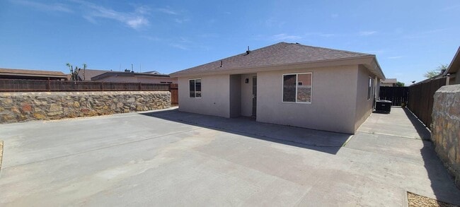 Building Photo - 10373 Valle del Mar Dr