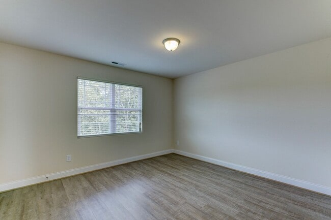 Building Photo - TWO BEDROOM UNIT FOR REDUCED RENTAL RATE.