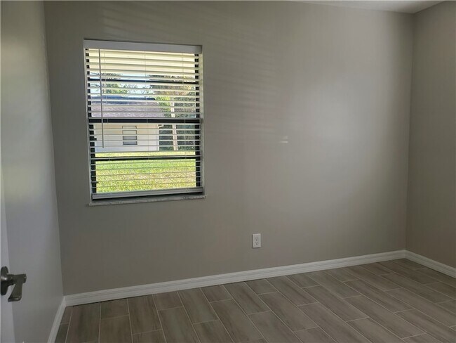 Building Photo - 3300 S 7th St