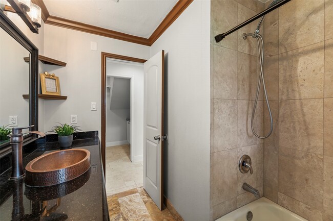 Building Photo - 14115 River Forest Dr