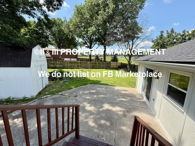 Building Photo - 8101 NE 53rd St