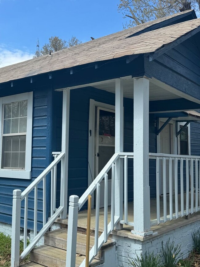 Building Photo - Questions please contact Joshua LaFever 50...
