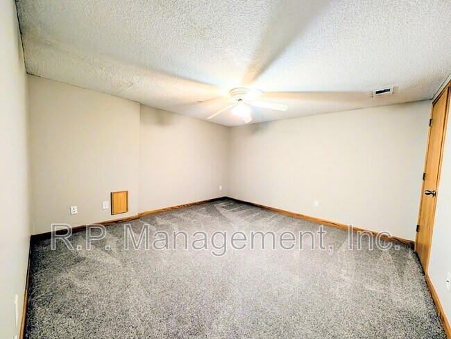 Building Photo - 14254 Estates Ave