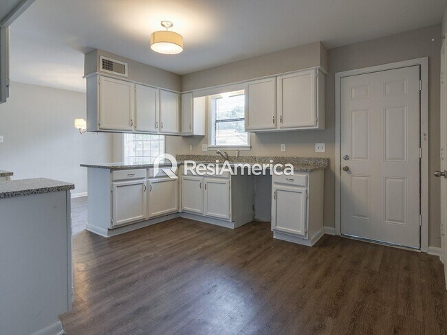 Building Photo - Completely renovated 3 bedroom, 2 bathroom home