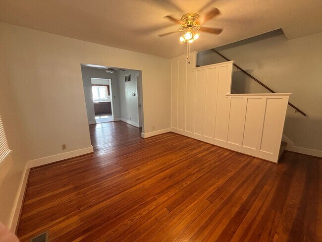 Building Photo - 2216 Roanoke Ln