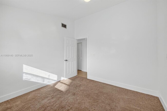 Building Photo - 339 SW 15th St