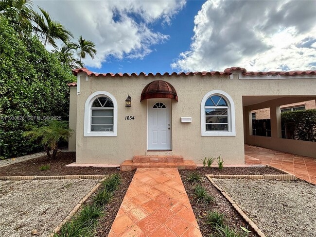 Building Photo - 1654 SW 14th Terrace