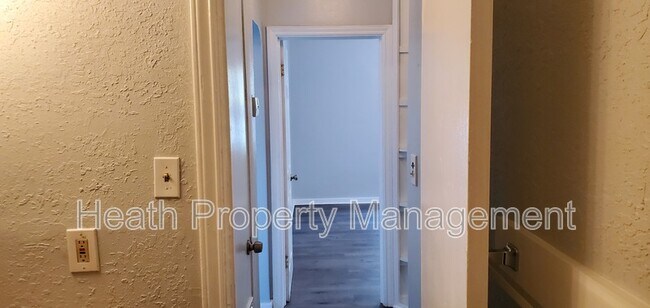Building Photo - 1425 40th St S