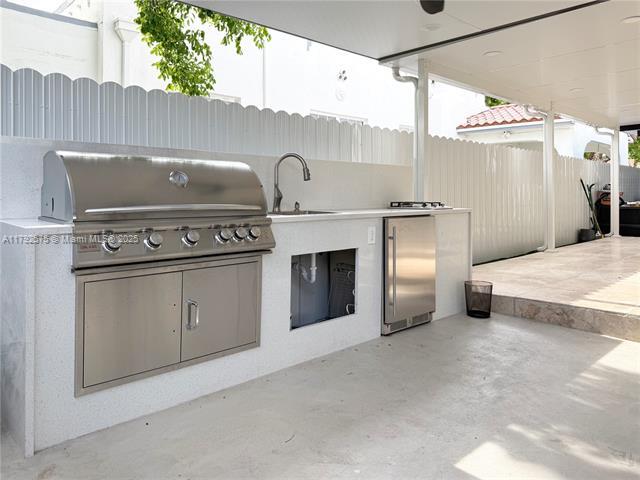 Building Photo - 927 SW 18th Ave