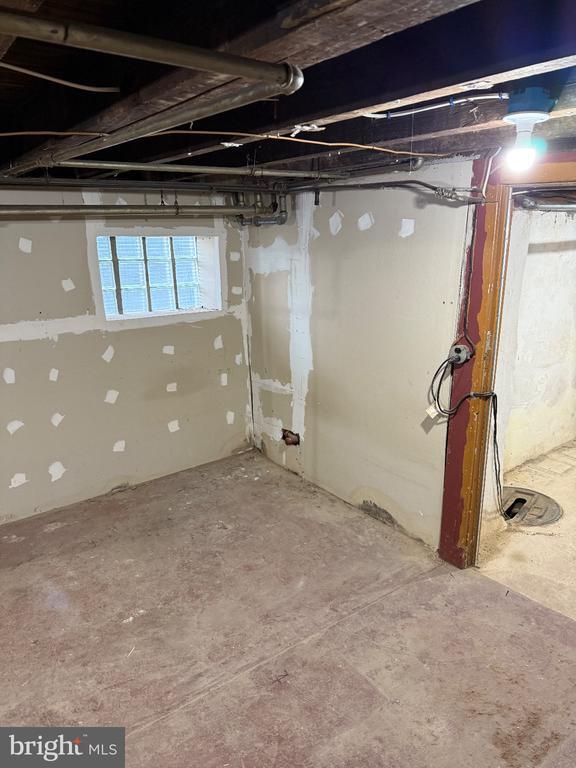 Building Photo - 7250 Radbourne Rd