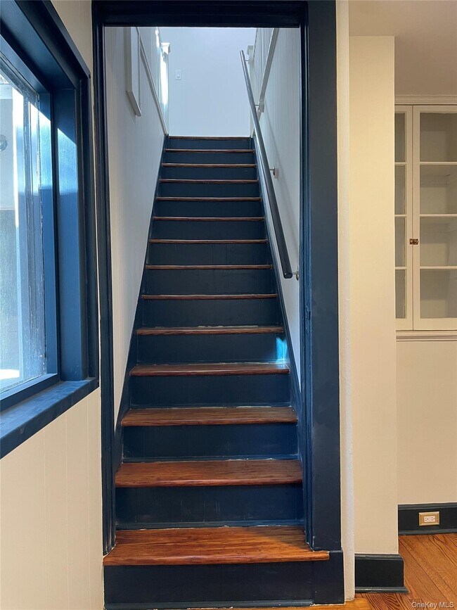 Building Photo - 12 Pine Hill Rd