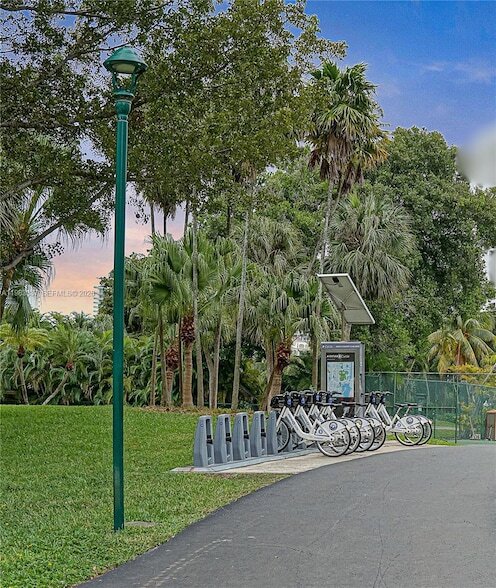 Building Photo - 20000 E Country Club Dr