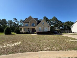 Building Photo - Castlebrooke LN Neighborhood!