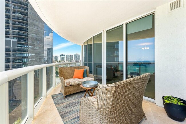 Building Photo - 17201 Collins Ave