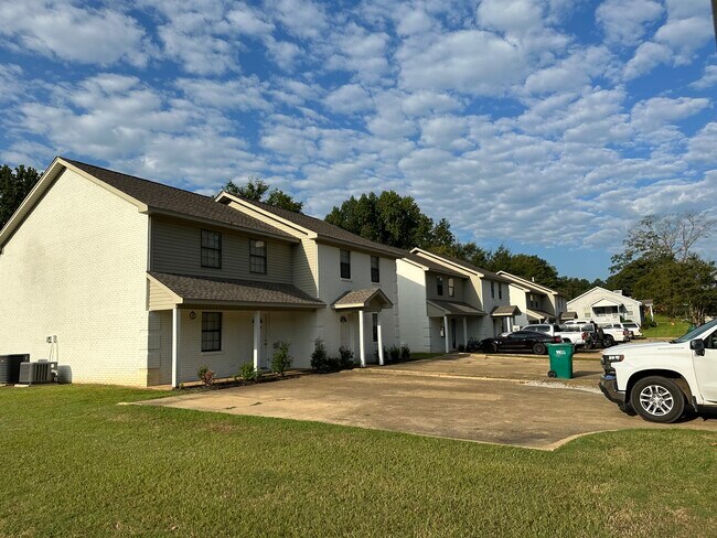 Building Photo - 905 W Jackson St