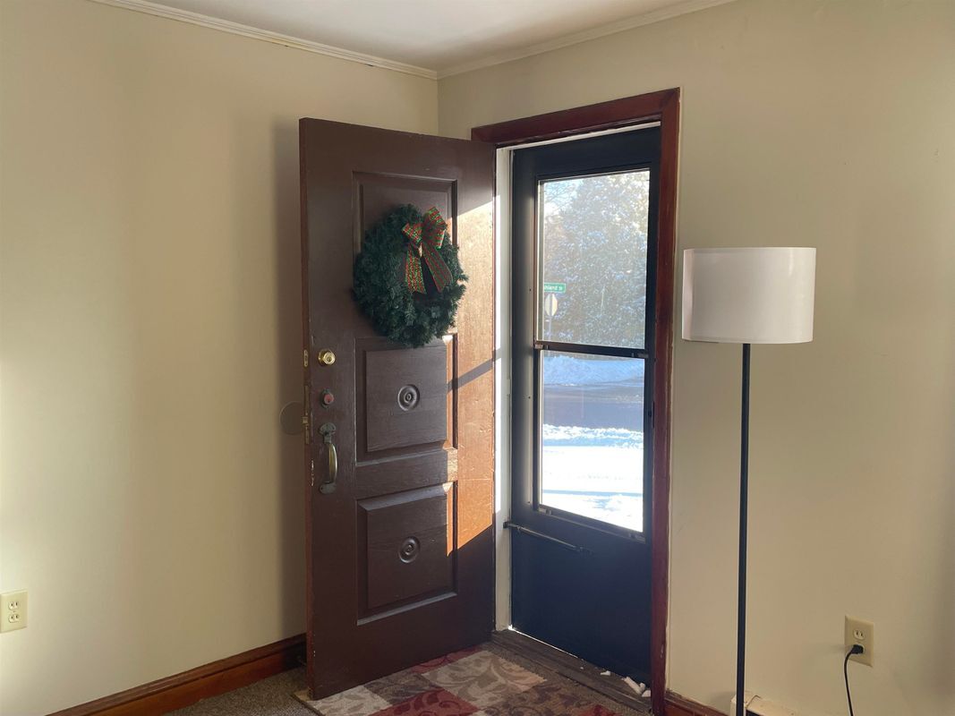 Building Photo - 7 Central