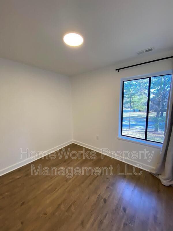 Building Photo - 10547 Twin Rivers Rd
