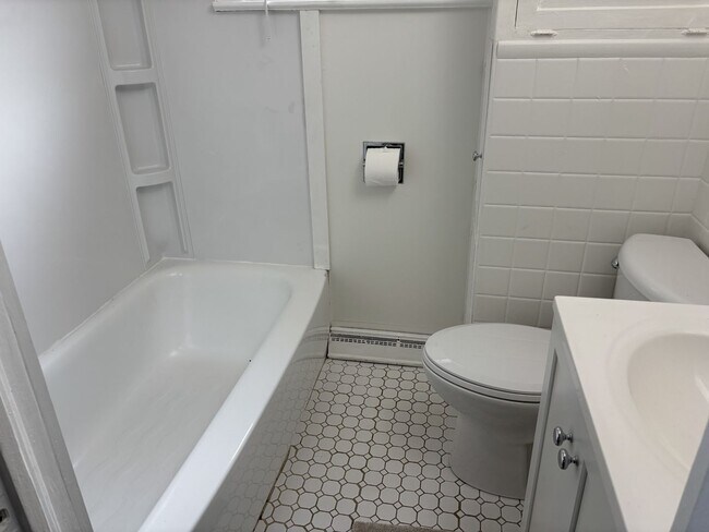 Building Photo - Charming Alger Heights home available now