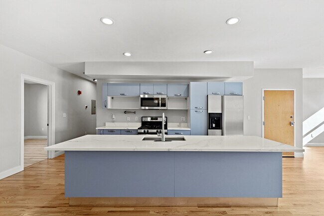 Building Photo - 877 Harrison Ave