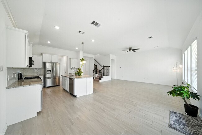 Building Photo - 15011 Old Horseshoe Lake Dr
