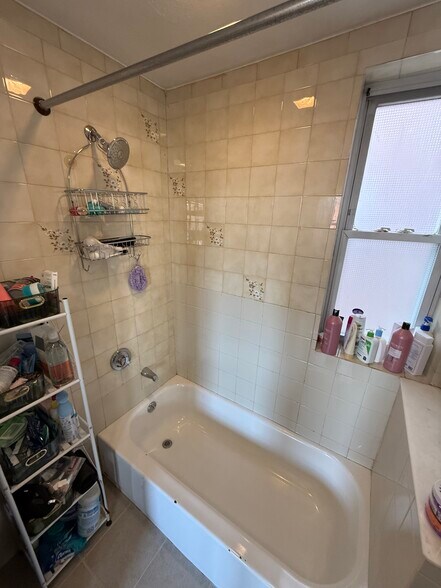 Building Photo - 25 Hanover Ave