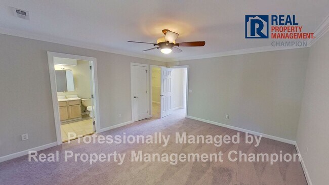 Building Photo - Fabulous End Unit Townhome with Three Master Bedrooms
