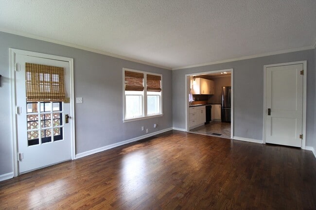 Building Photo - 3 Bedroom 1.5 Bath Home In The Waldo Area