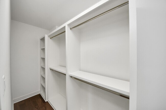 Building Photo - 1112 Amundsen St