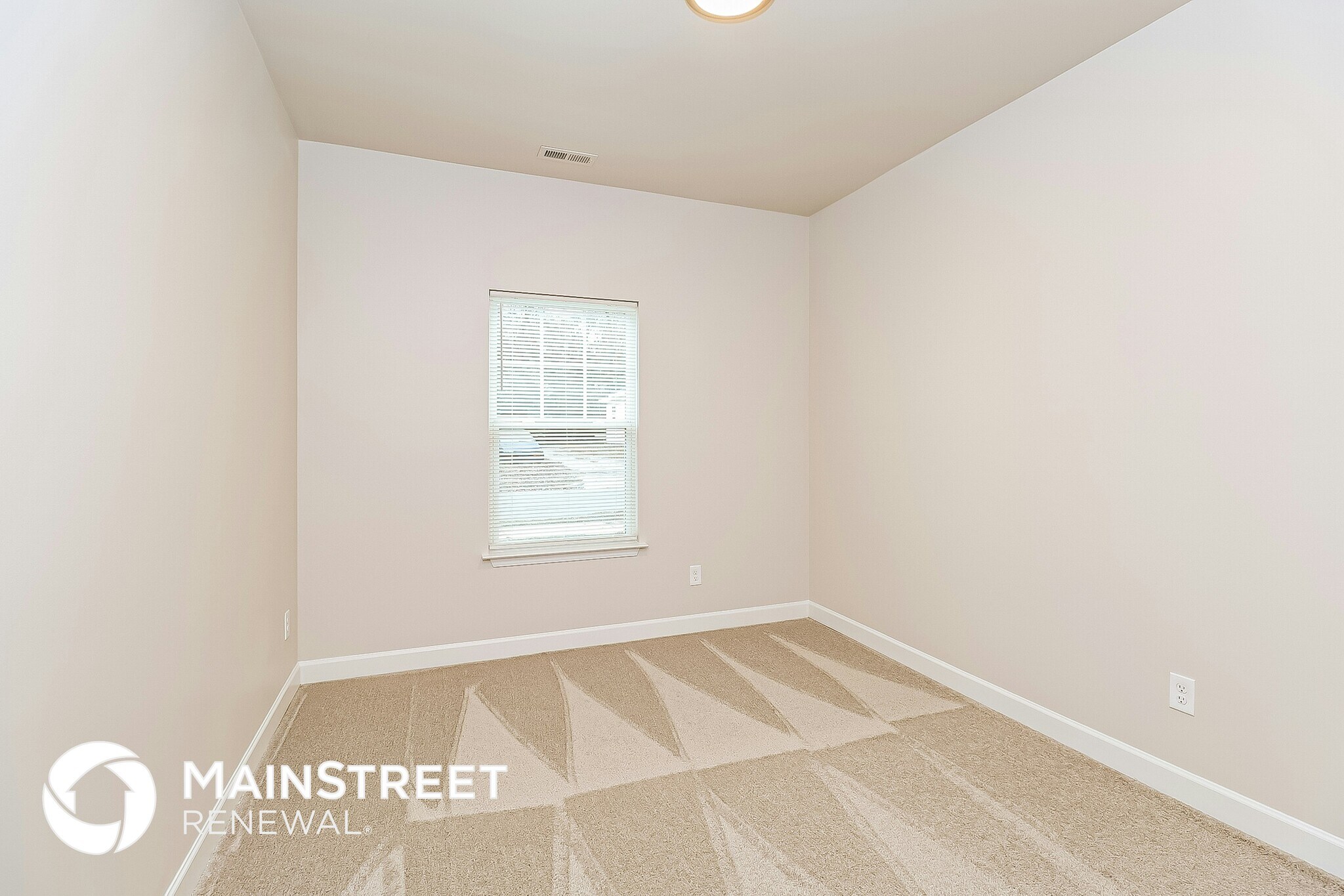 Building Photo - 106 S Elm St